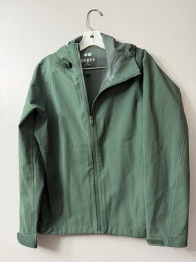 Uniqlo Men's Hooded Raincoat Blcck Tech Parker Jacket - Forest Green xs